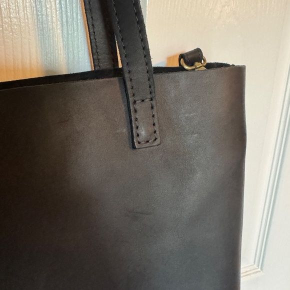 Portland Leather Crossbody Tote Large - Picture 5 of 9
